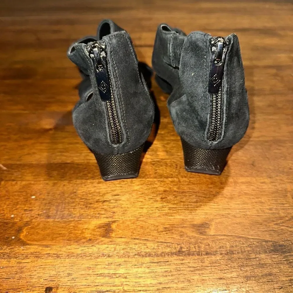 Donald Pliner Vela Wedge Sandal‎